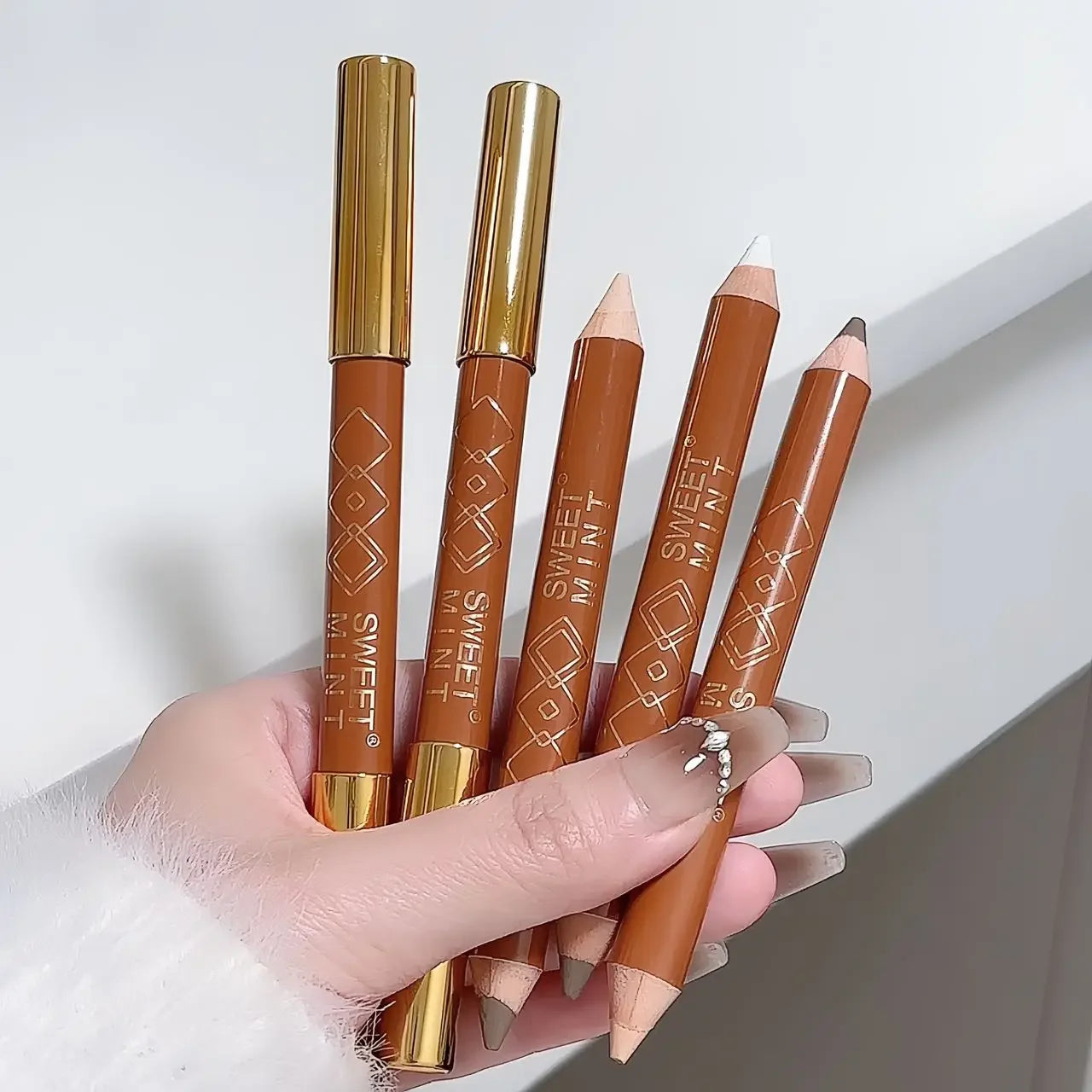 Double Head Face Contour Pen Matte White Highlighting Contour Stick Brightening Skin Tone Concealer Pencil Face Bronzers Makeup